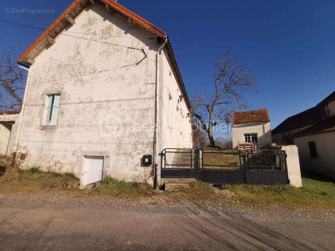 Grande maison en pierres à rénover - Terrain & dépendances - photo 16