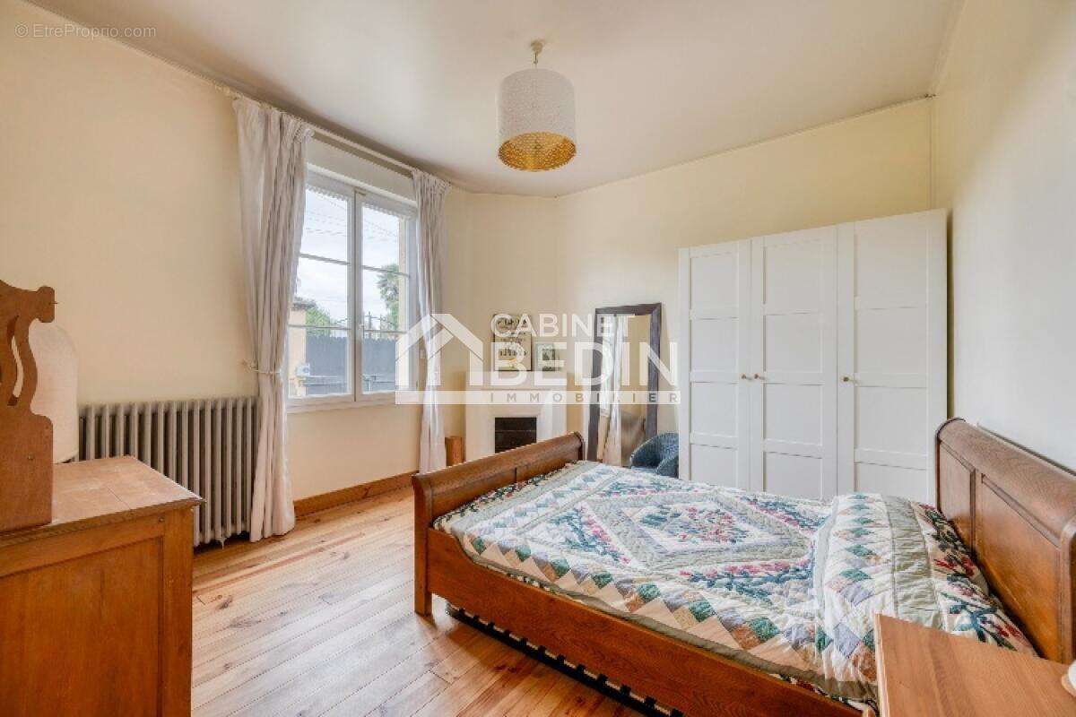 Maison à AMBARES-ET-LAGRAVE