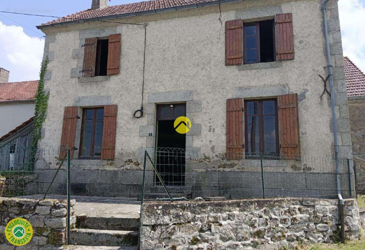 Maison à ROCHES