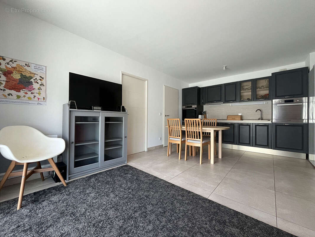 Appartement à SAINT-LAURENT-DU-VAR