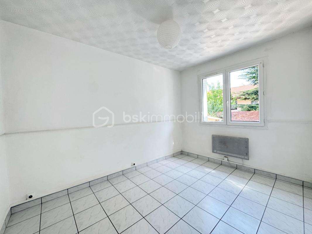 Saint-martin-d'hères — t4 traversant de 60 m², résidence fermée et sécurisée - photo 14