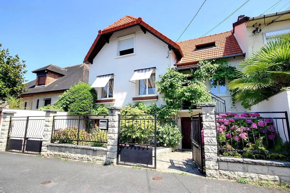 Maison à L'HAY-LES-ROSES