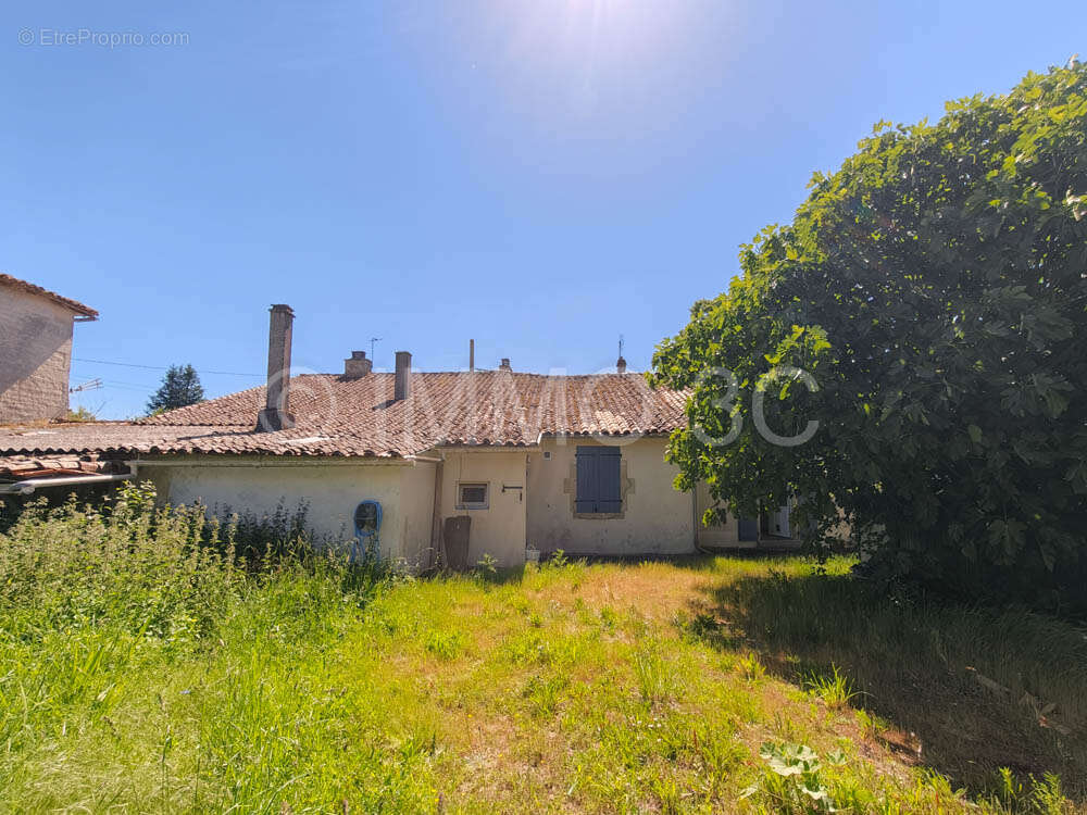 Maison à CHEF-BOUTONNE