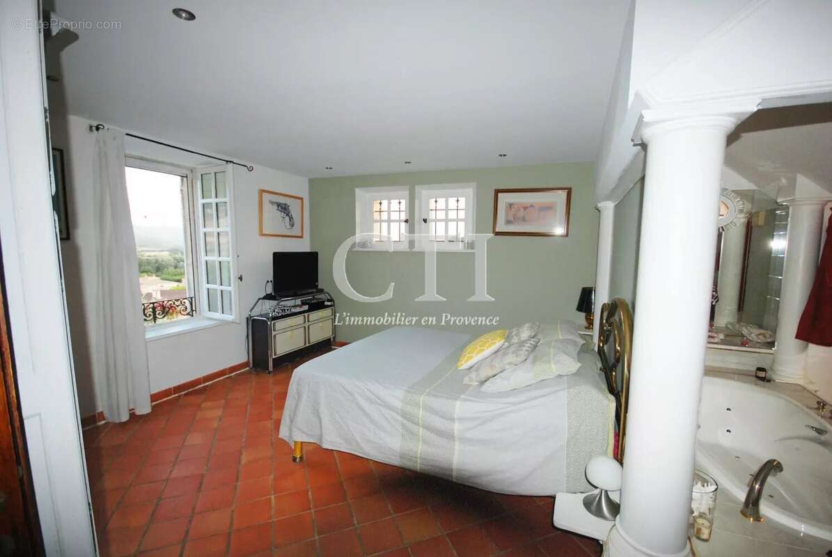 Exceptionnelle maison au charme de l'ancien et au confort contemporain avec jardin, piscine et annexes - photo 25