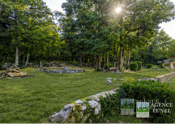 St Vallier-de-Thiey - Villa individuelle de plain-pied 4 chambres Terrain 1924 m2 - photo 9