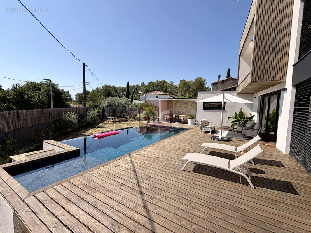 PRADES LE LEZ: Superbe contemporaine de près de 180 m2 sur une parcelle de 700 m2 avec piscine - photo 2