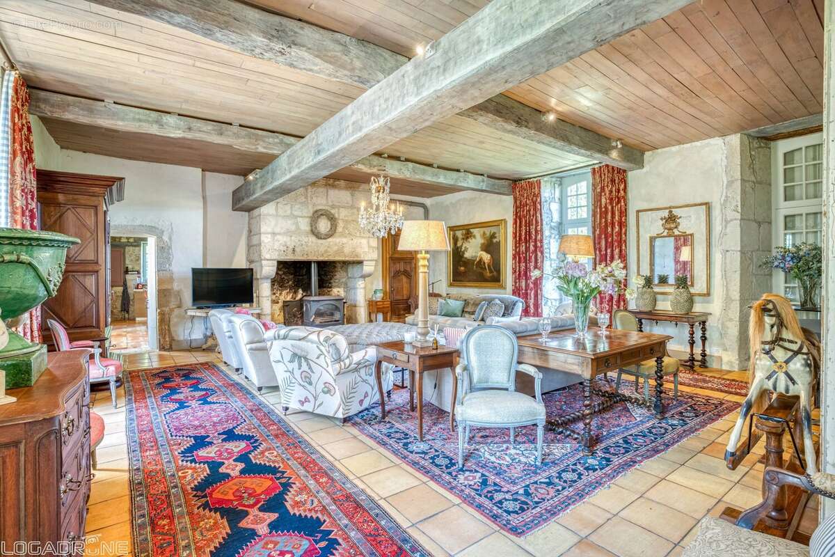 Propriété historique avec piscine, verger et vues sur la campagne - photo 6