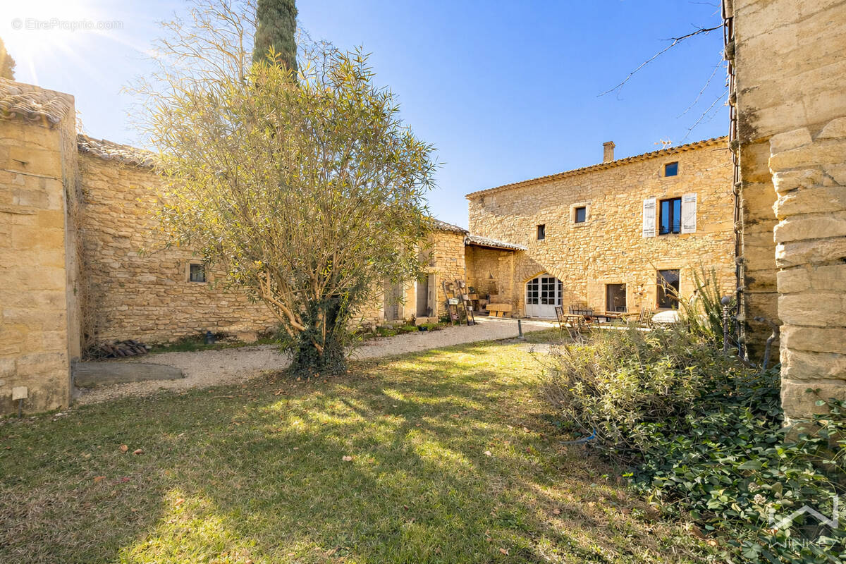 Maison à GRIGNAN