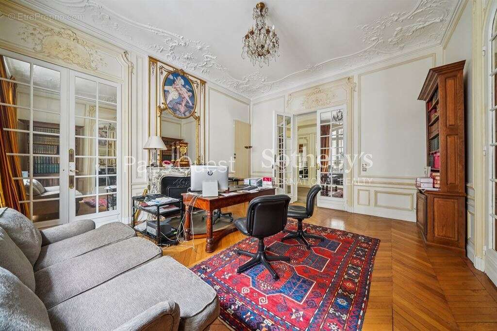 Appartement à PARIS-16E