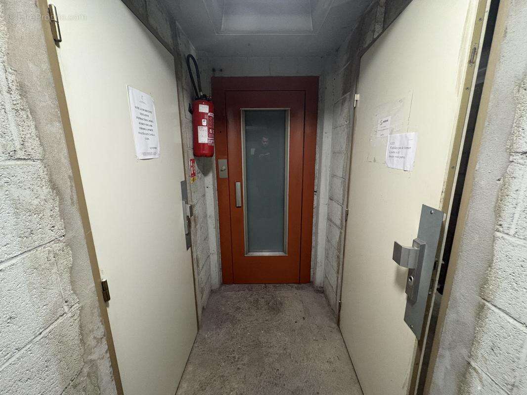 Parking à PARIS-15E