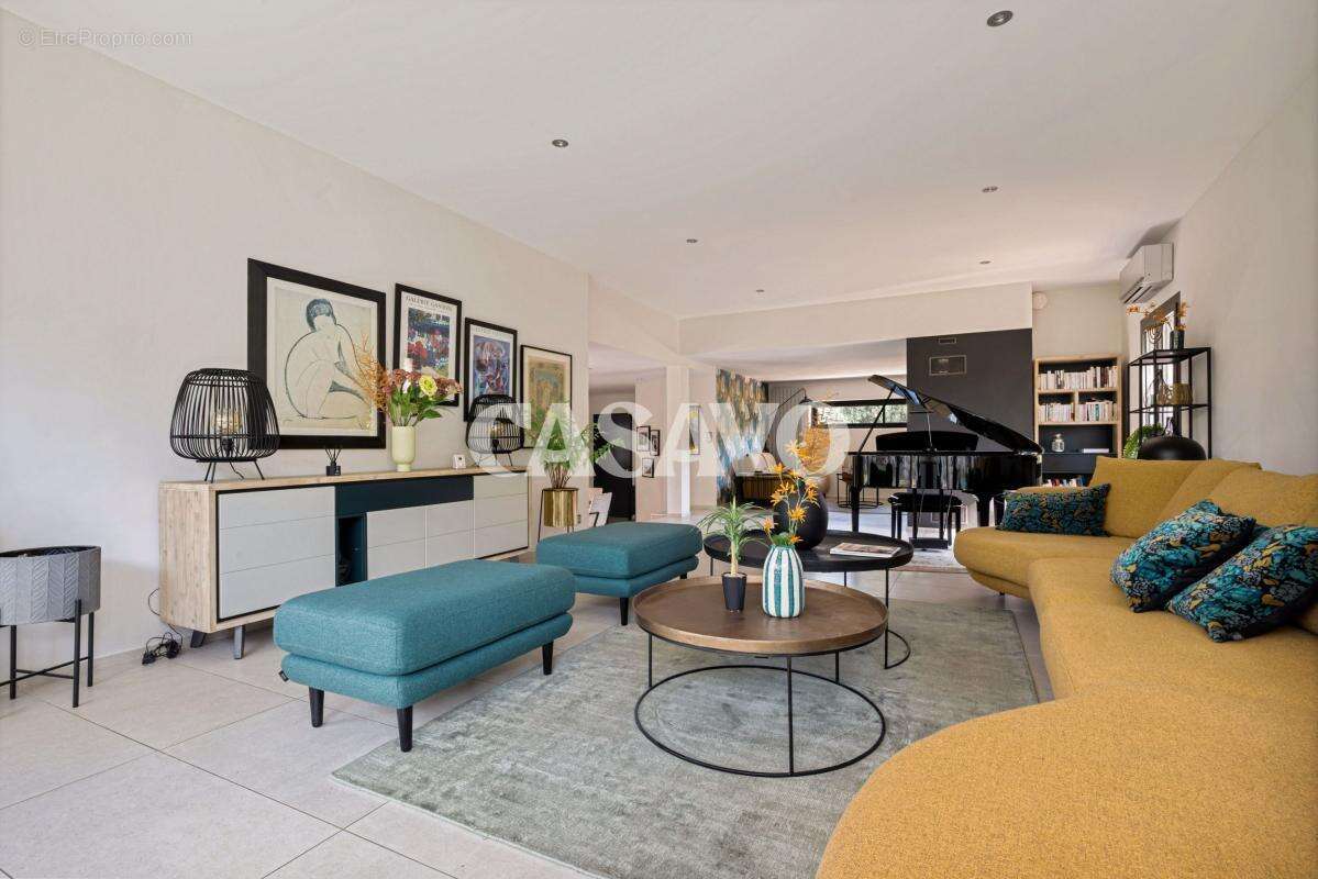 Maison à LE THOLONET