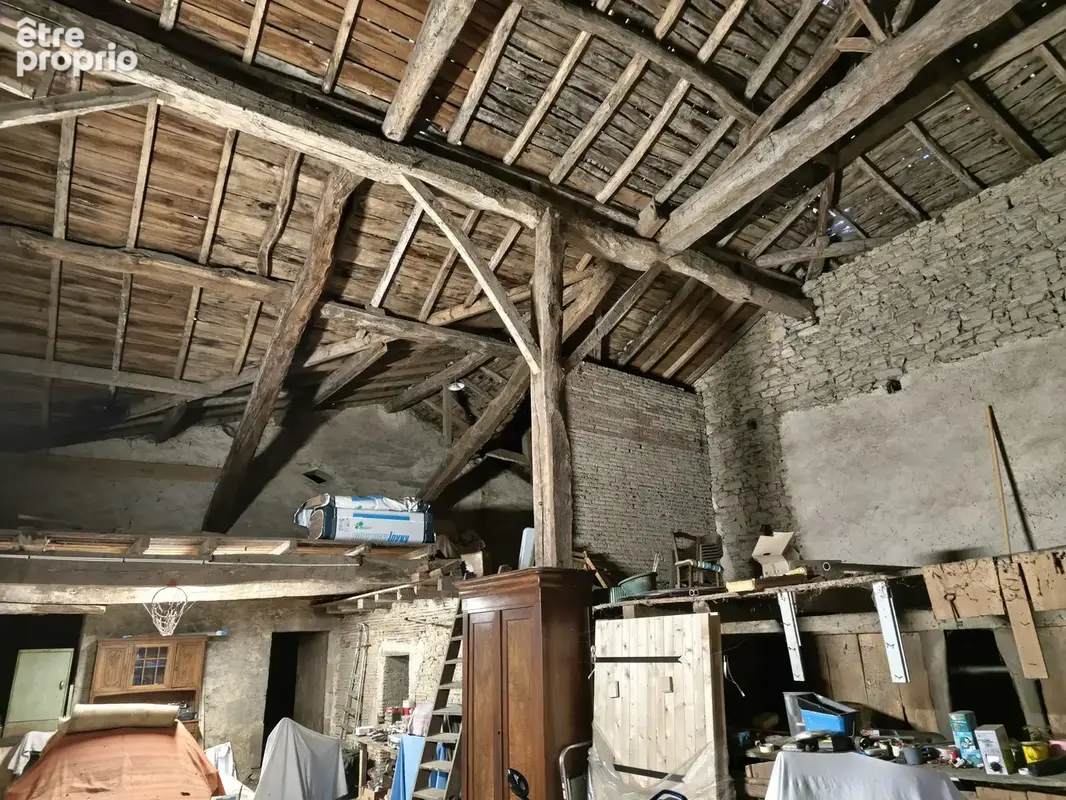 Maison en pierre avec dépendances et vaste terrain - photo 11