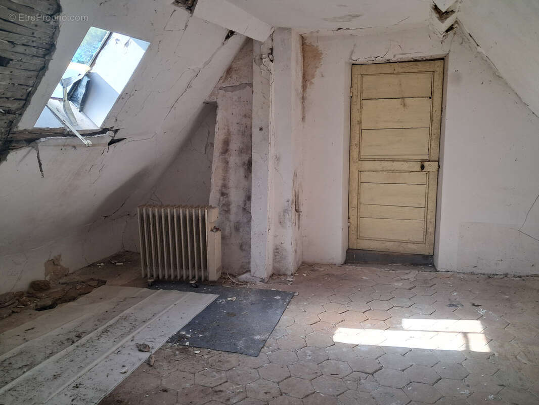 Maison à LA QUEUE-LES-YVELINES