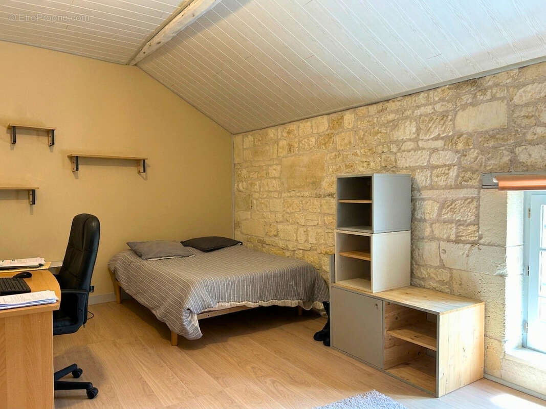 Maison à SAINT-MEME-LES-CARRIERES
