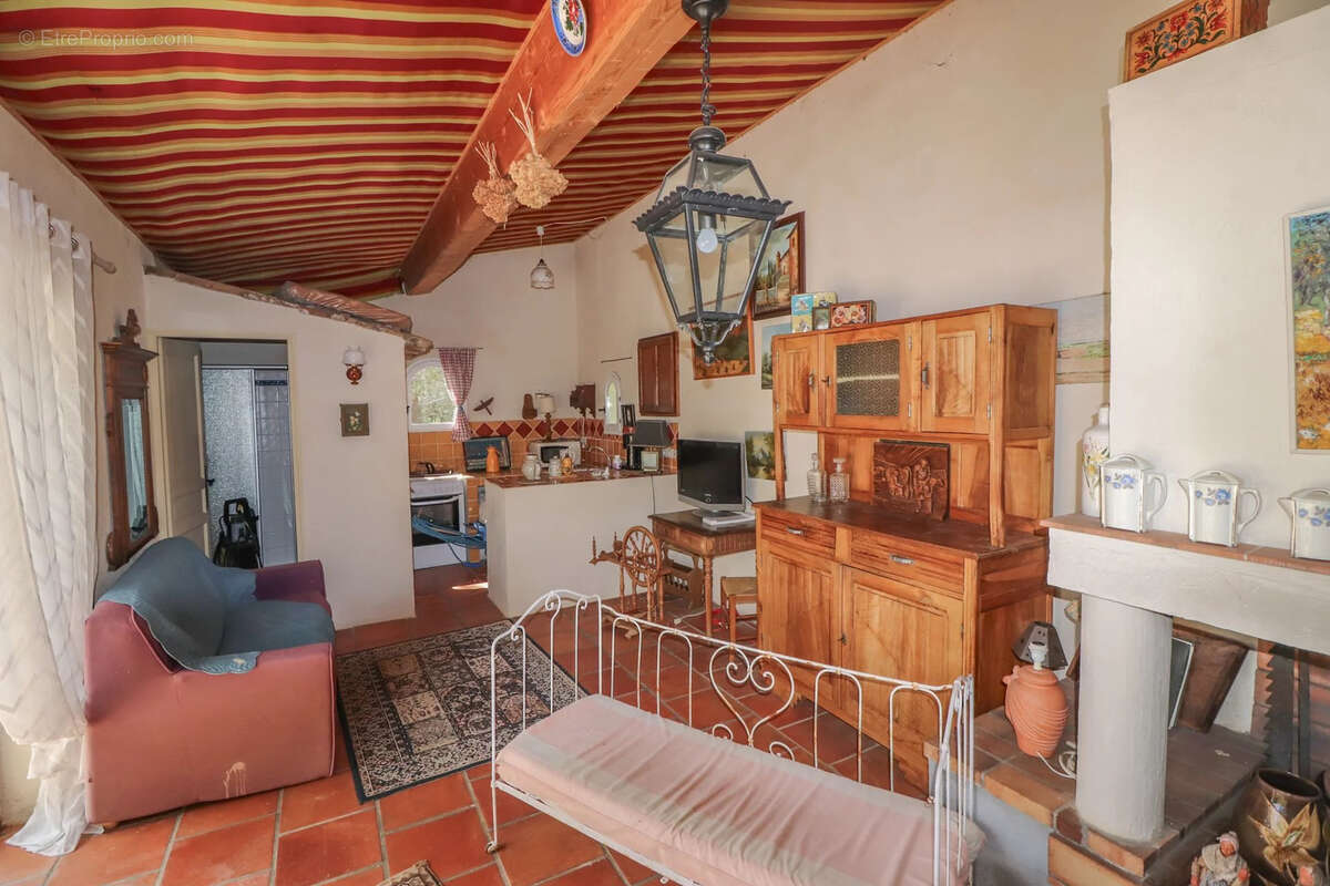 Villa traditionnelle avec piscine et pool house sur 6000m2 - photo 20