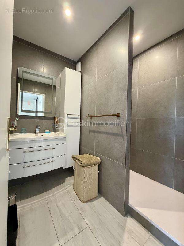 Appartement à SAINT-PIERRE-DU-PERRAY