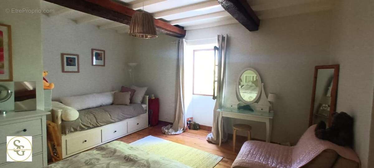   - Maison à CASTELNAU-DE-MONTMIRAL