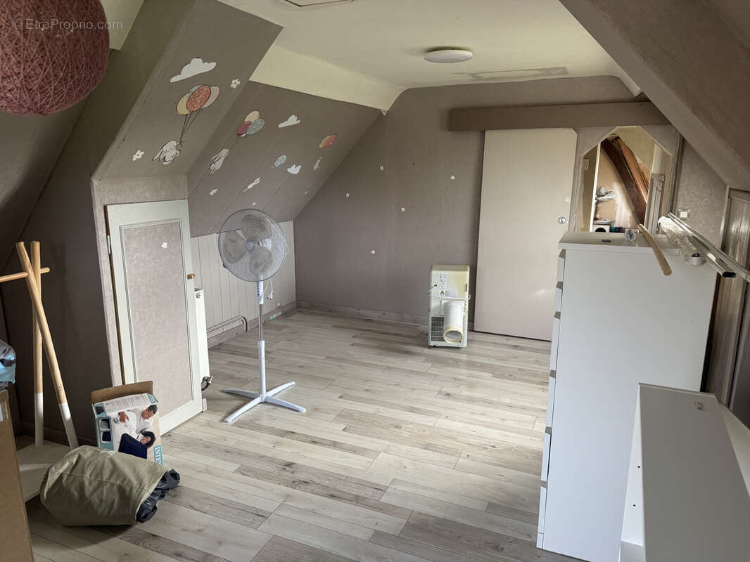 Maison à ILLEVILLE-SUR-MONTFORT