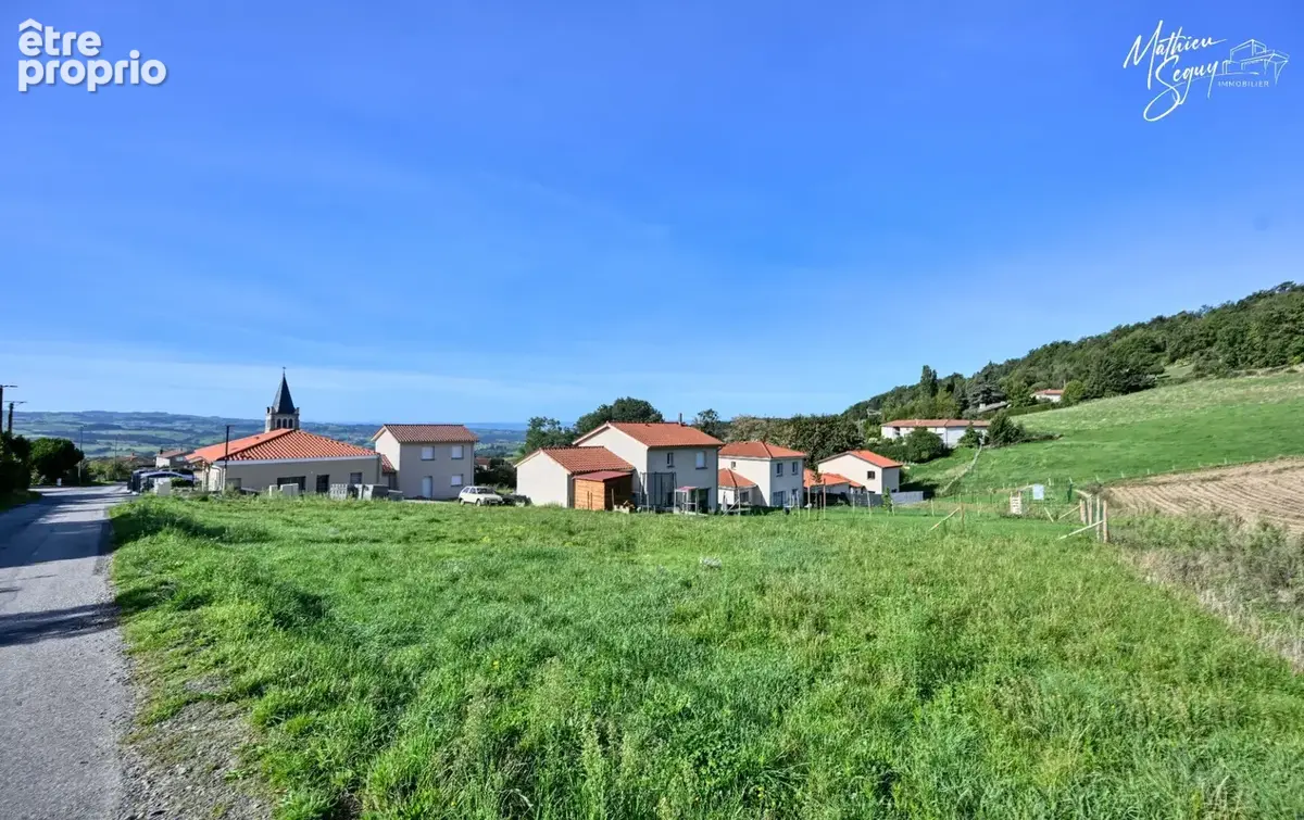 POMEYS, Agréable terrain constructible orienté sud au cœur du village - photo 6