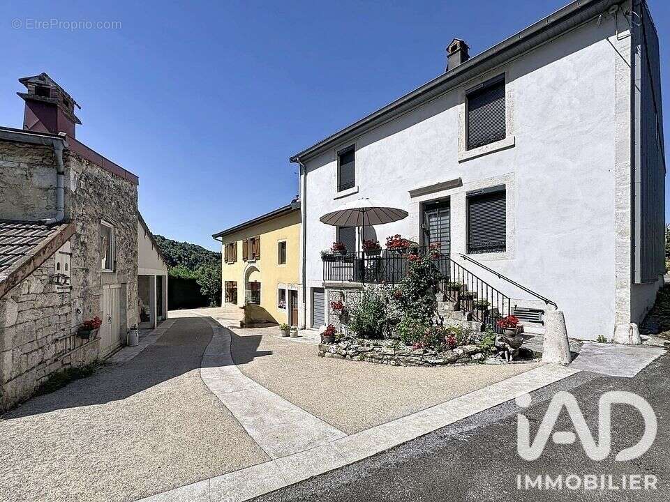 Maison 243 m² à Crenans  - photo 9