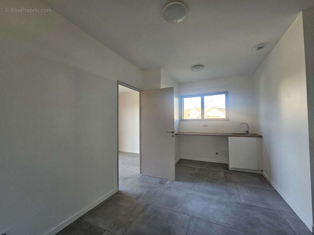 Maison à CREUZIER-LE-VIEUX