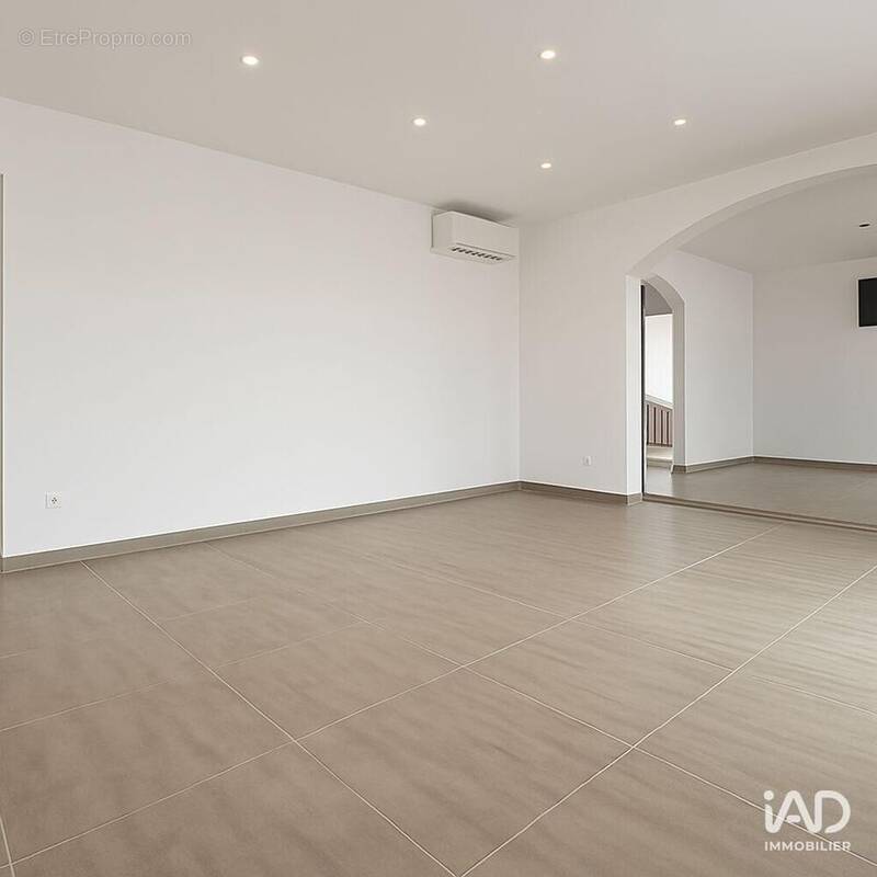 Photo 1 - Commerce à SAINT-MARTIN-DE-CRAU