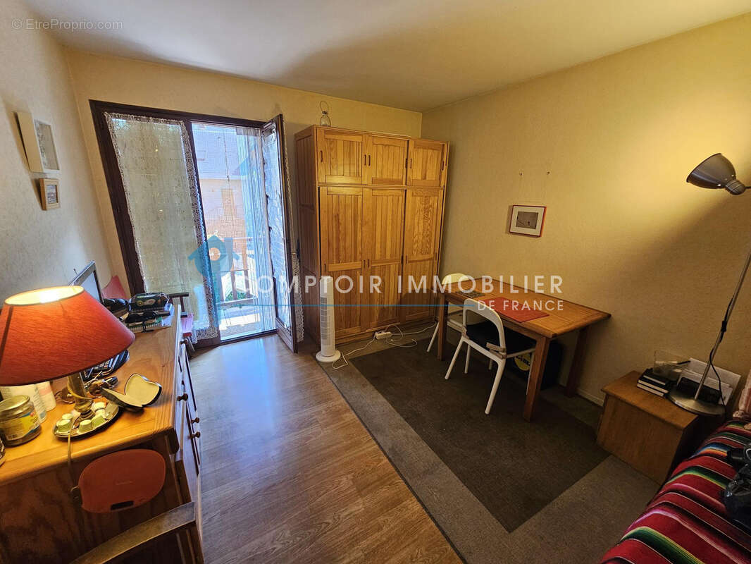 Dpt Haute-Garonne 31, Bagnères de Luchon 31110 - Studio cabine de 22 m2 avec place de parking - photo 3