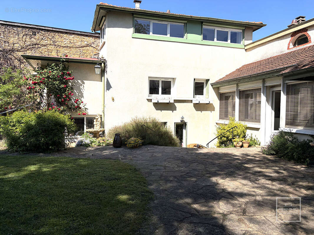 Maison à SAINT-CYR-AU-MONT-D'OR
