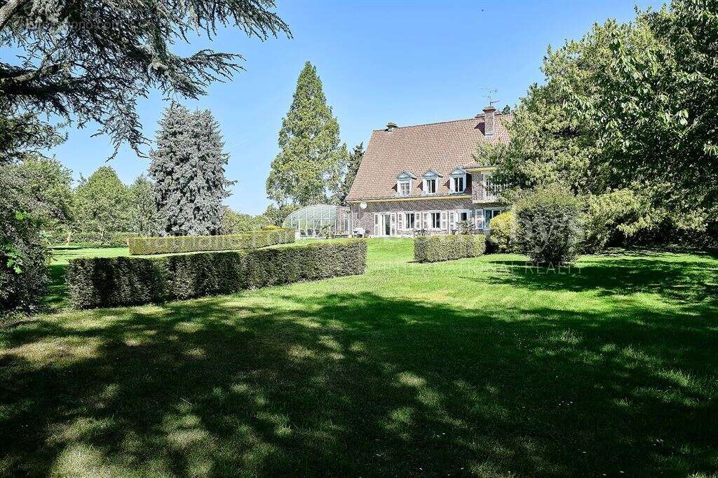 Maison à LA CHAPELLE-D'ARMENTIERES