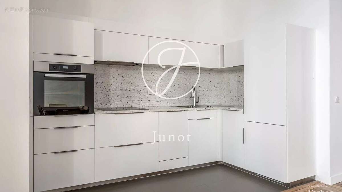 Appartement à PARIS-2E