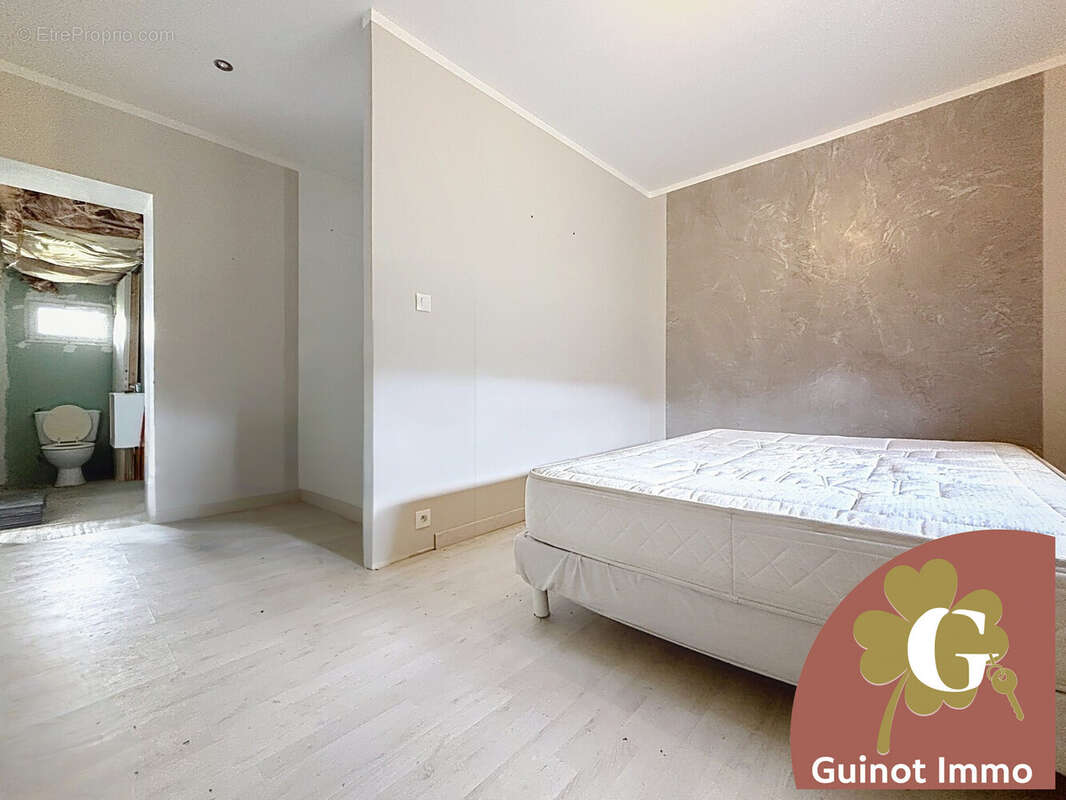 Chambre 1 avec dressing - Maison à LA TRINITE-DU-MONT