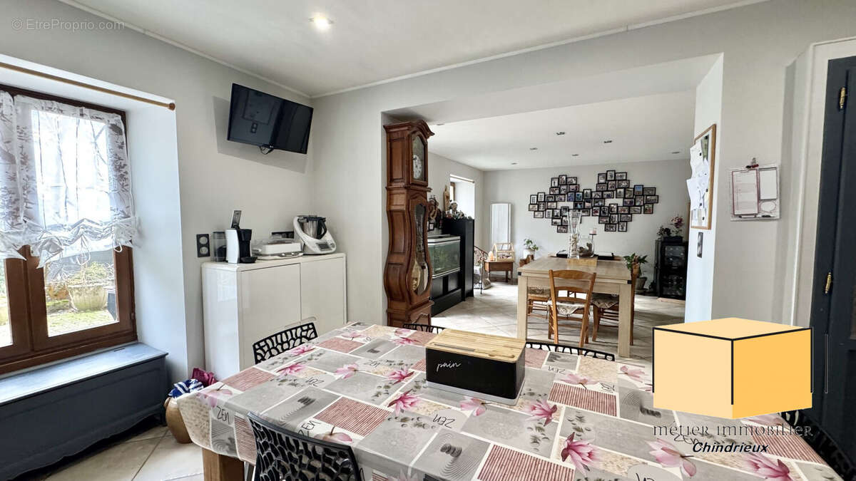 Maison à CHINDRIEUX