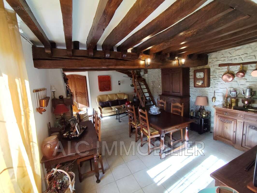 Maison à LE CHEVAIN