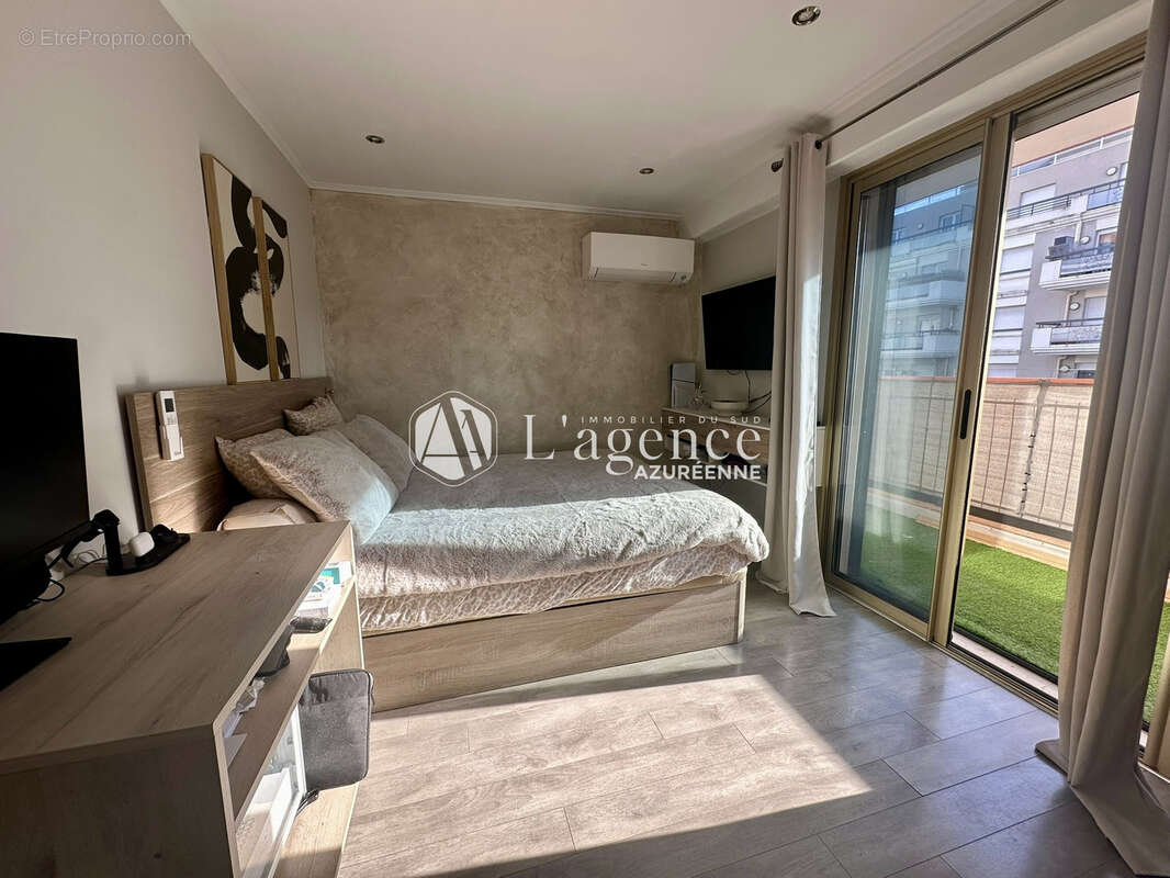Appartement à SAINT-LAURENT-DU-VAR