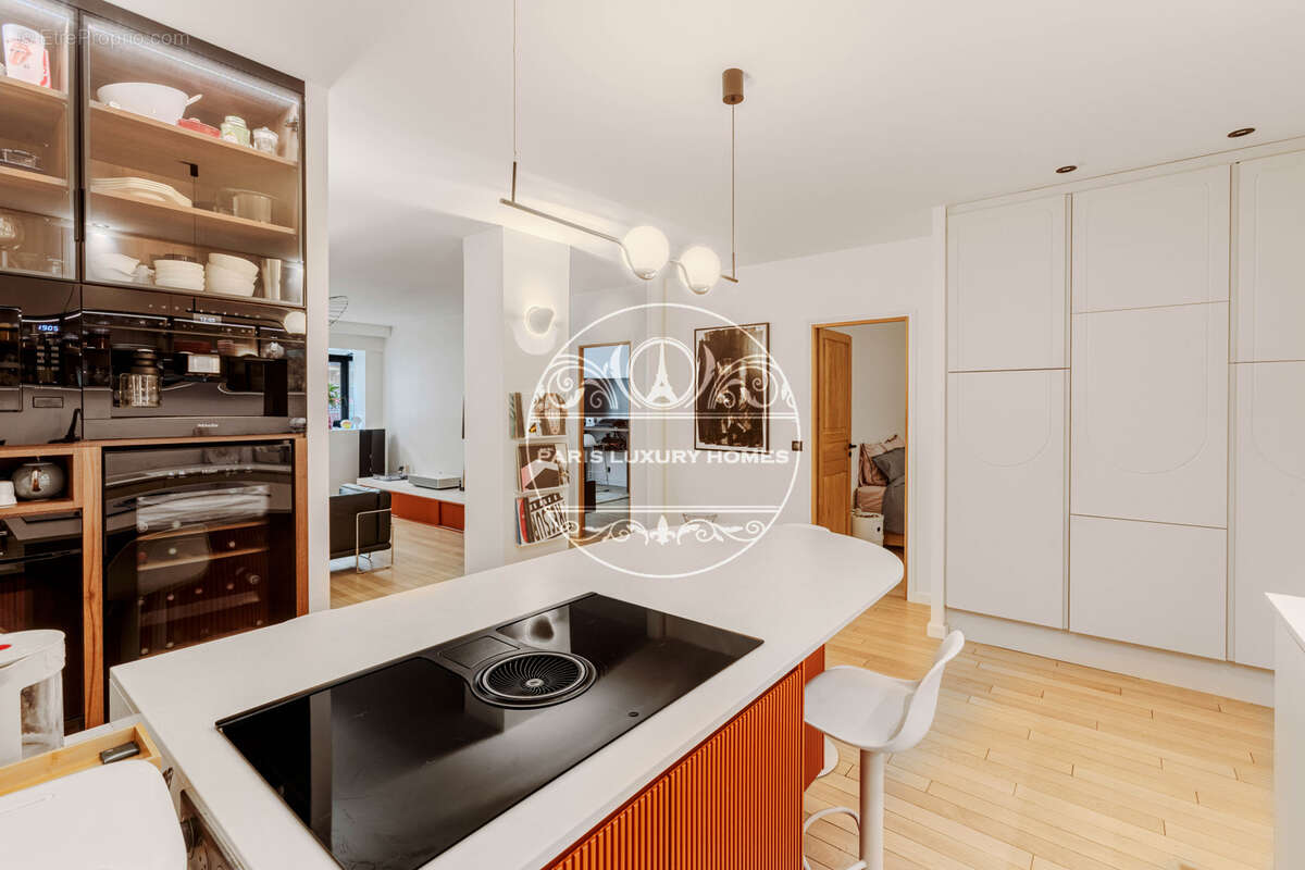 Appartement à PARIS-1E