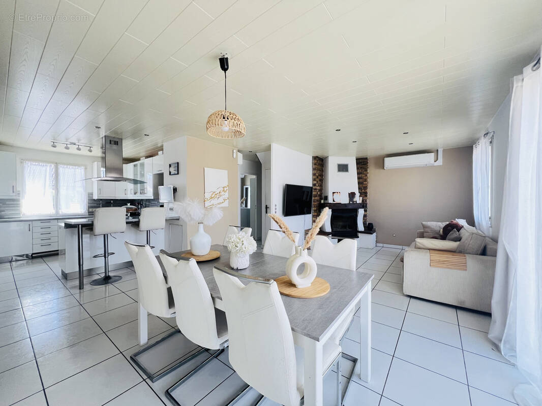 Maison à AUNAY-SOUS-AUNEAU