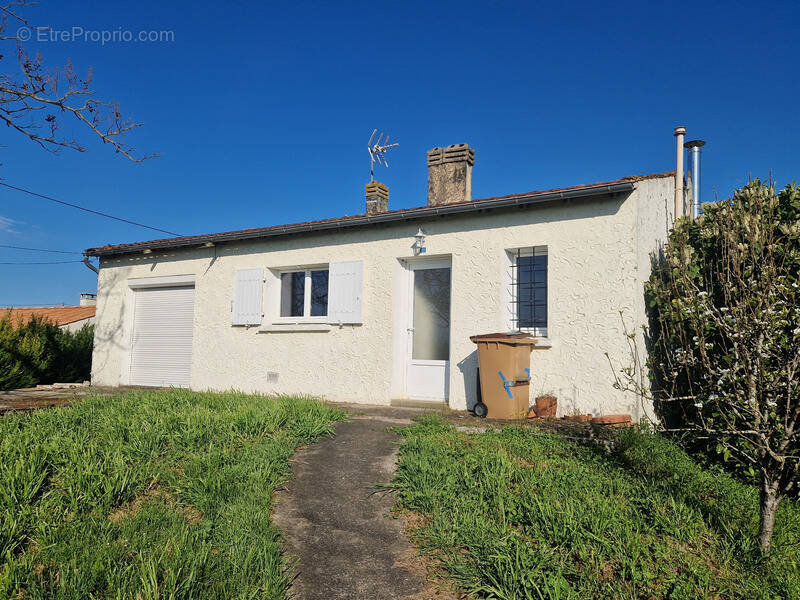 Maison à LES NOUILLERS