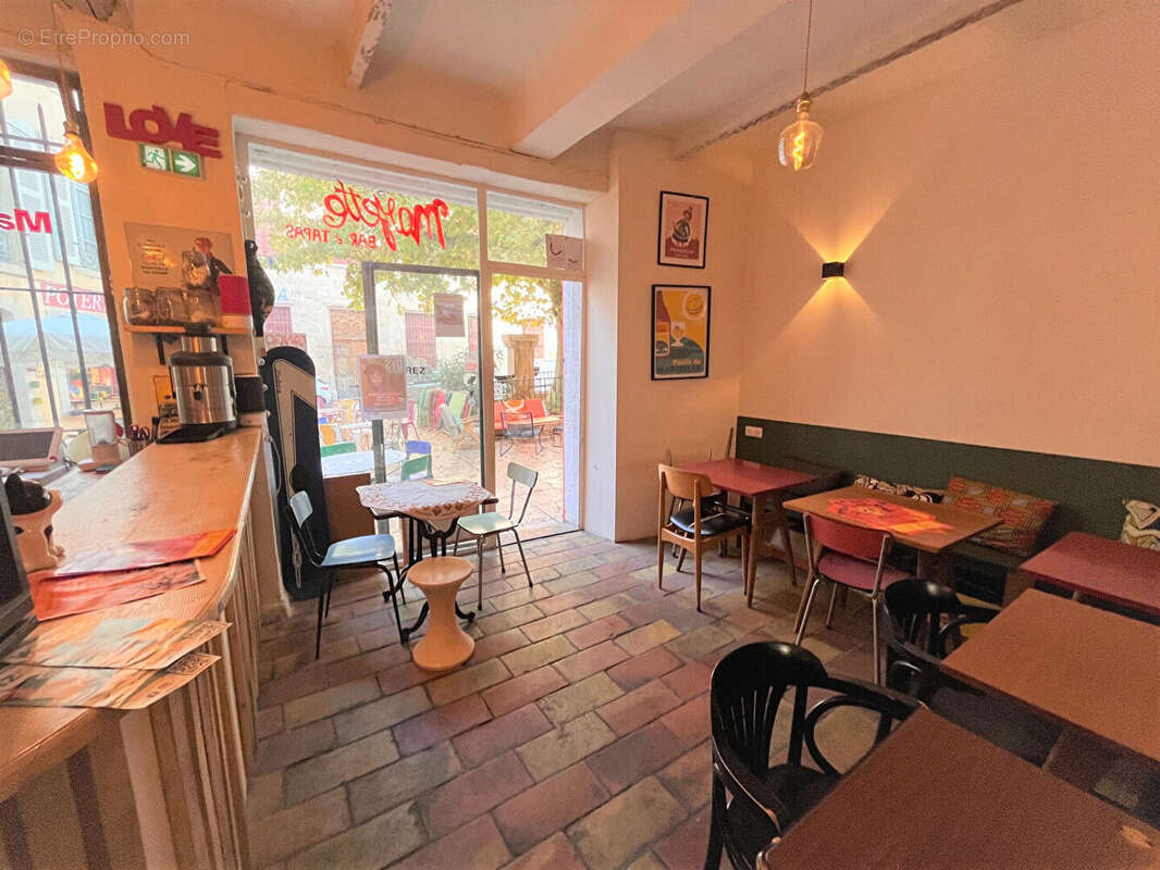 Photo 4 - Commerce à APT