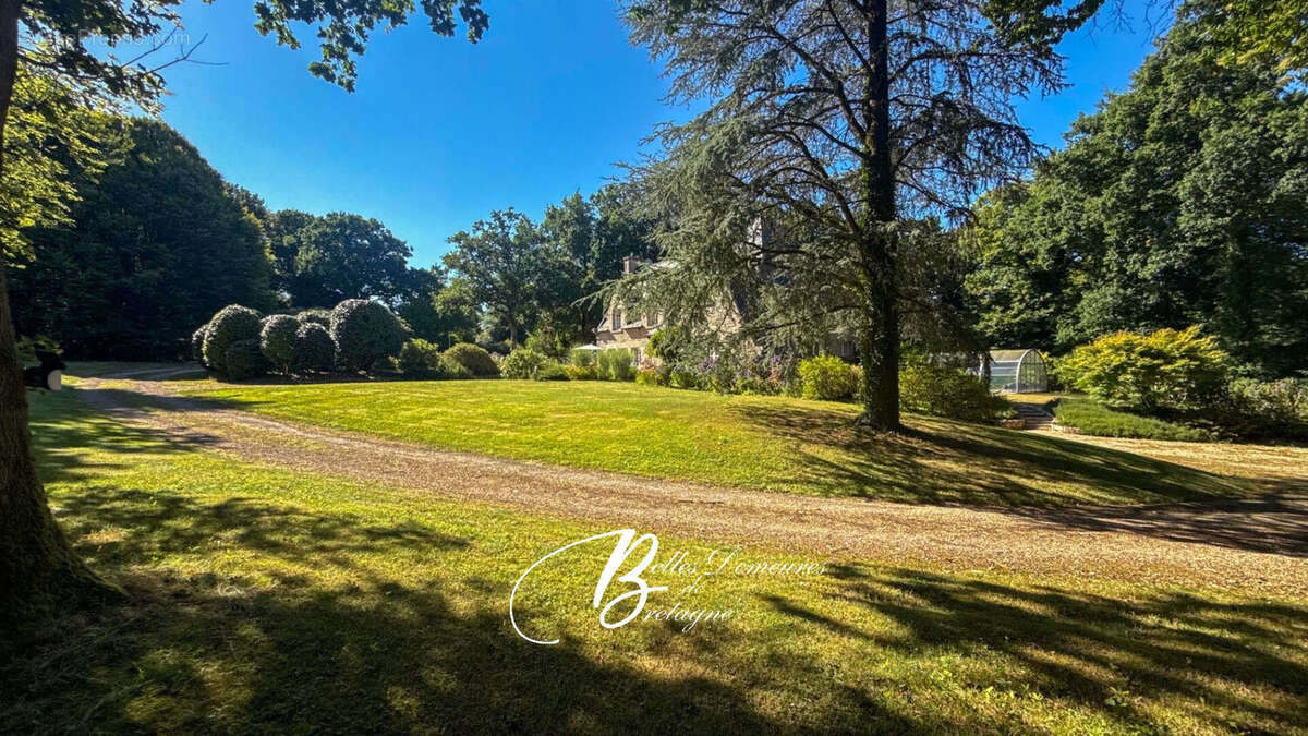 A vendre belle demeure sur plus d'un hectare avec piscine à 10 minutes de Morlaix, Finistère - photo 4