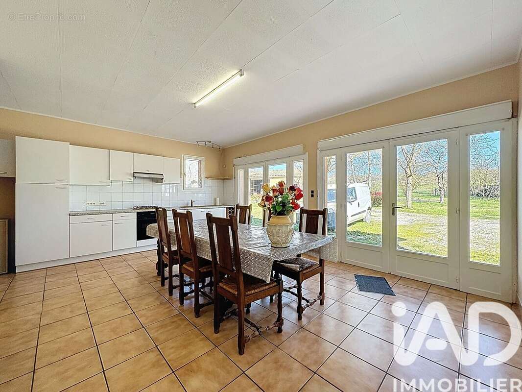 Maison 137 m² à Mondavezan  - photo 3