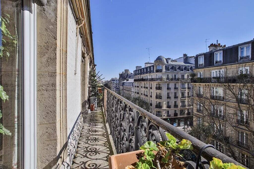 Appartement à PARIS-18E