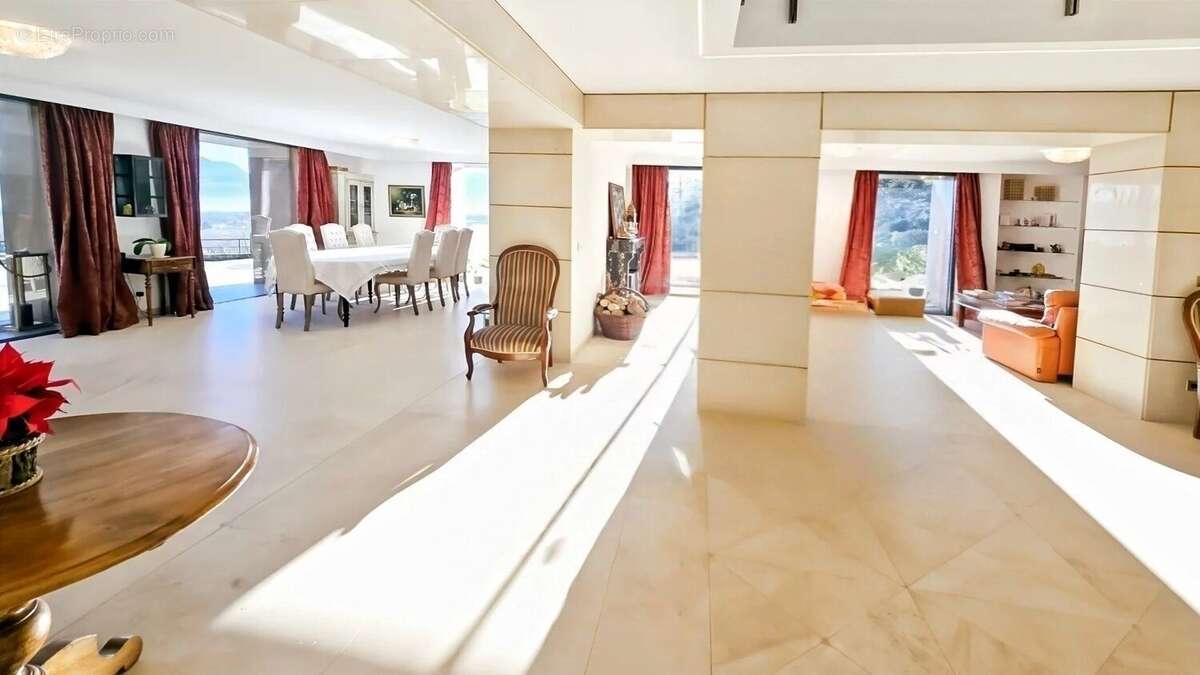 Maison à PERS-JUSSY