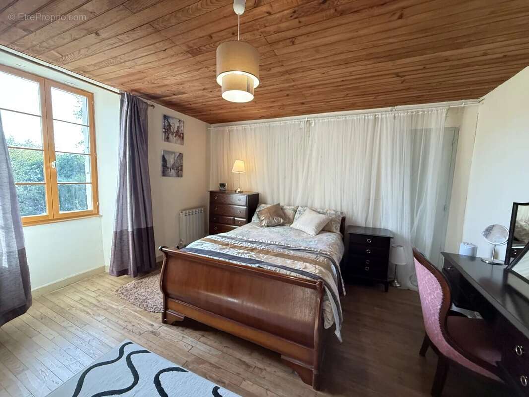 Maison à SAINT-PARDOUX-LA-RIVIERE