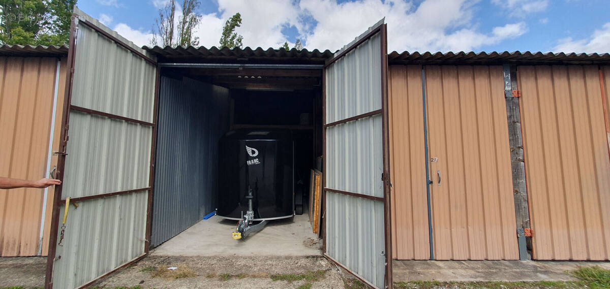Parking à SAINT-BARTHELEMY-D&#039;ANJOU