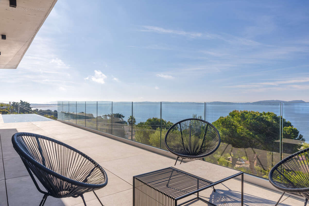 Maison à CARQUEIRANNE