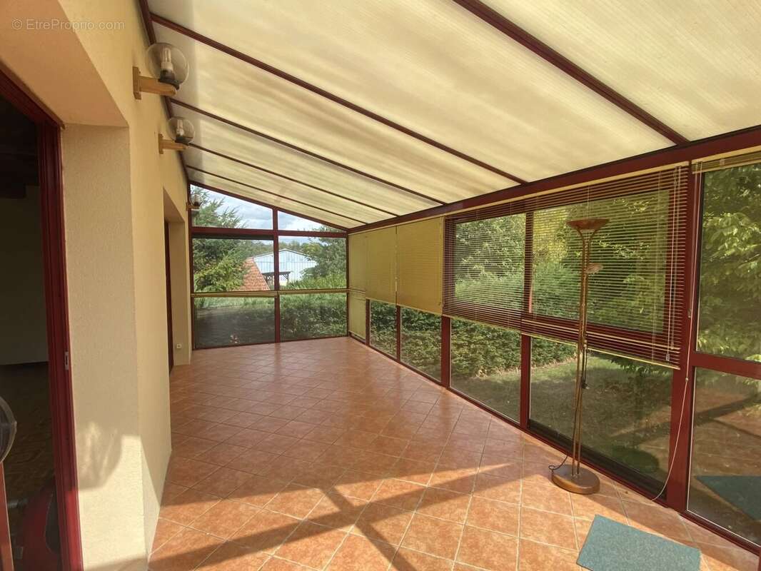 Maison à SAINT-YZAN-DE-SOUDIAC