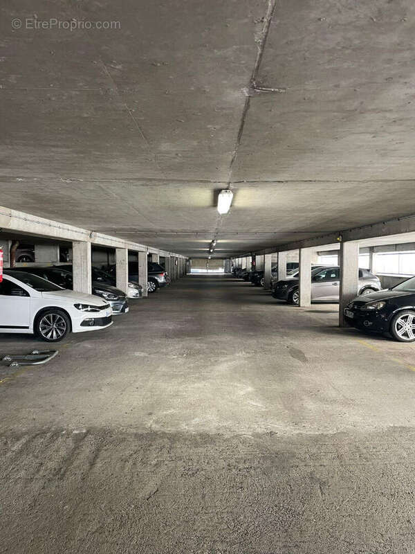 Parking à THIAIS
