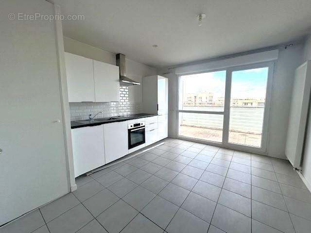   - Appartement à LYON-7E