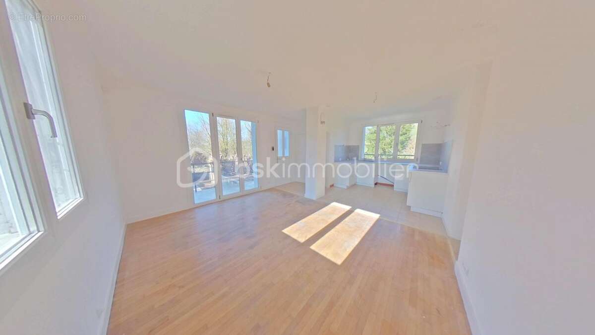 Maison à EGRISELLES-LE-BOCAGE