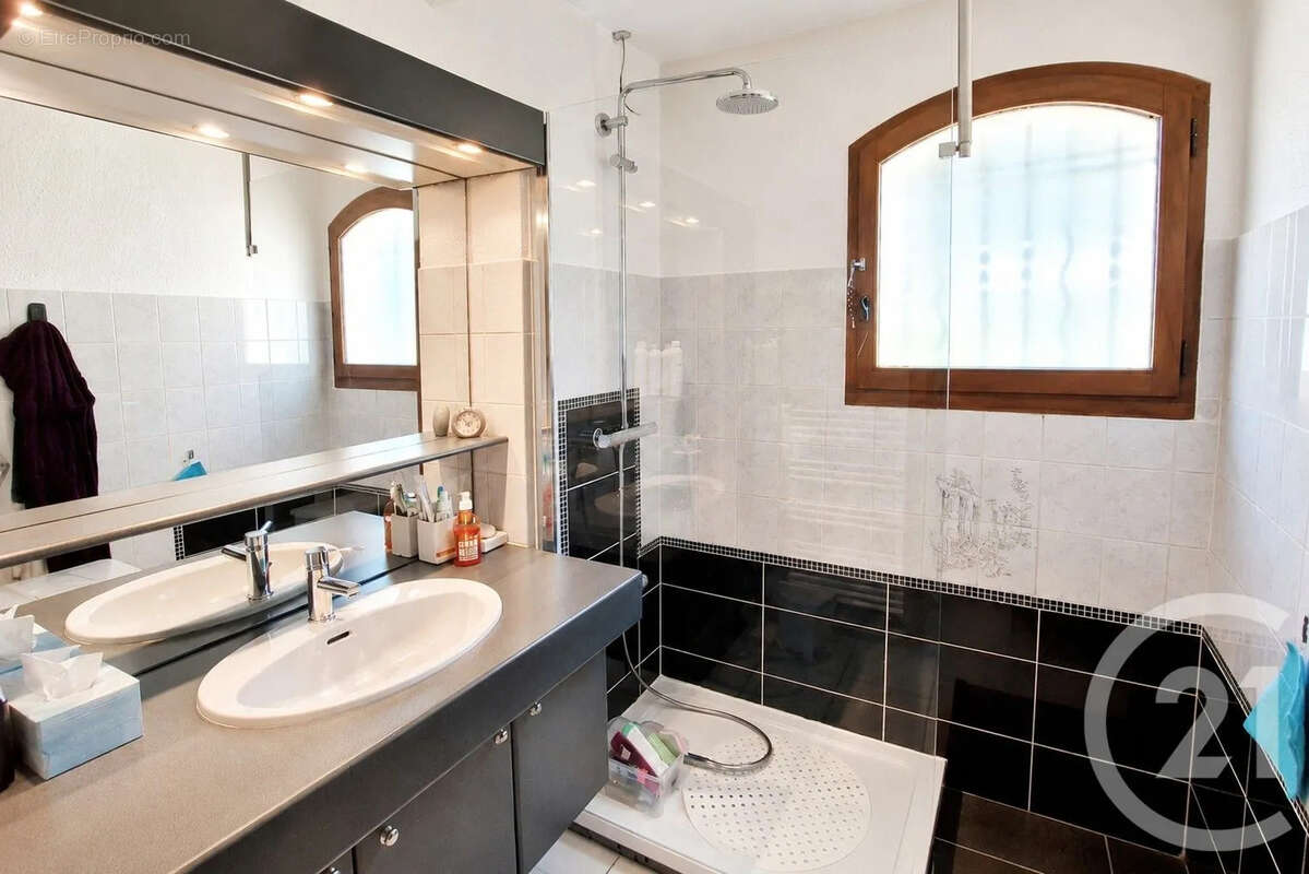 Appartement à SIX-FOURS-LES-PLAGES